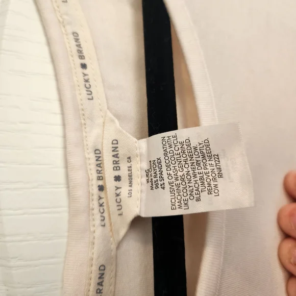 Lucky Brand Cream Graphic T-Shirt Size XL Euc - Picture 2 of 3